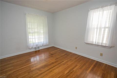 5147 Joseph St, Maple Heights, OH 44137 photo 10