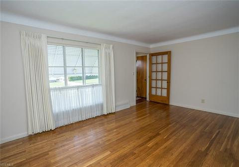 5147 Joseph St, Maple Heights, OH 44137 photo 6