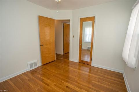 5147 Joseph St, Maple Heights, OH 44137 photo 13