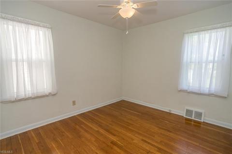 5147 Joseph St, Maple Heights, OH 44137 photo 12