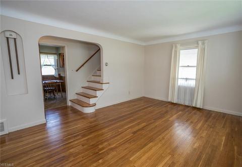5147 Joseph St, Maple Heights, OH 44137 photo 4