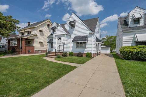 5147 Joseph St, Maple Heights, OH 44137 photo 2