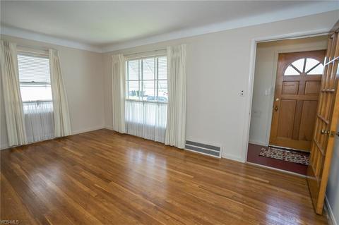 5147 Joseph St, Maple Heights, OH 44137 photo 7