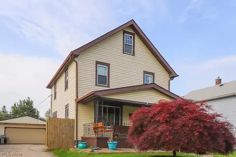 1688 E 32nd St, Lorain, OH 44055 photo 2