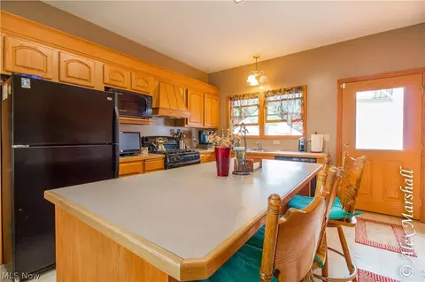 2306 Walnut Blvd, Ashtabula, OH 44004 photo 6