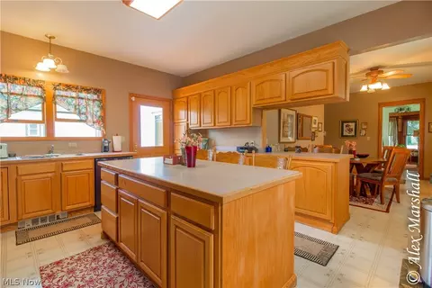 2306 Walnut Blvd, Ashtabula, OH 44004 photo 8