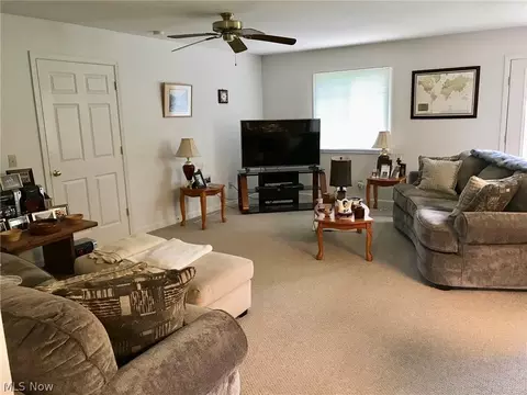 1933 Deerfield Dr, Ashtabula, OH 44004 photo 3