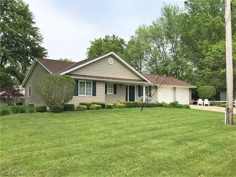 1933 Deerfield Dr, Ashtabula, OH 44004 photo 1