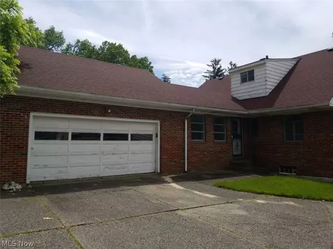 519 Crestview Ave, Akron, OH 44320 photo 2