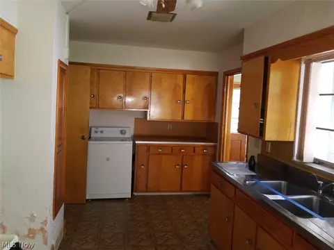 519 Crestview Ave, Akron, OH 44320 photo 5