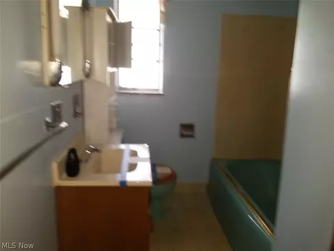 519 Crestview Ave, Akron, OH 44320 photo 9