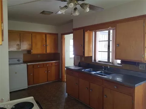 519 Crestview Ave, Akron, OH 44320 photo 4
