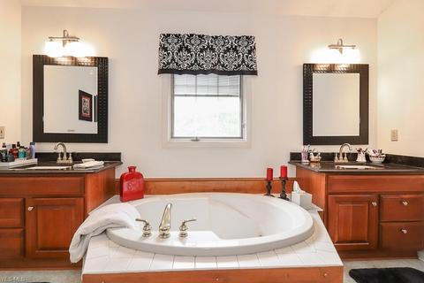 715 Overbrook Rd, Elyria, OH 44035 photo 25