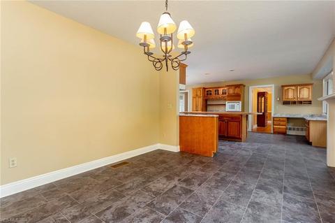 715 Overbrook Rd, Elyria, OH 44035 photo 9