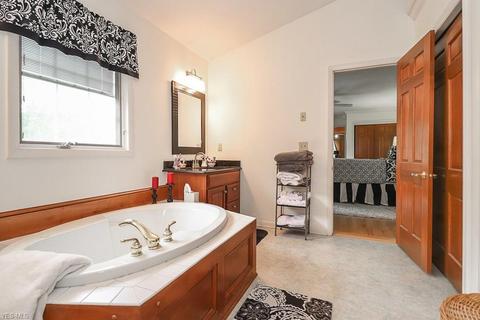 715 Overbrook Rd, Elyria, OH 44035 photo 26