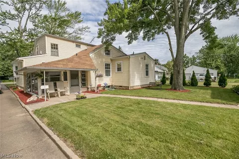 935 Gulf Rd, Elyria, OH 44035 photo 3