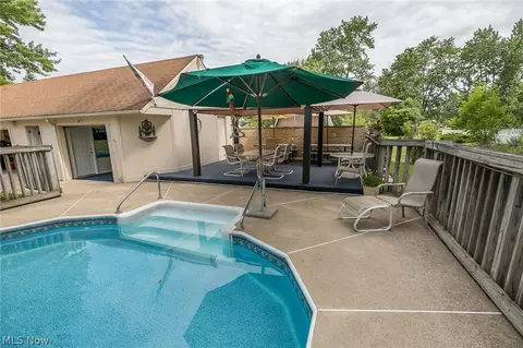 935 Gulf Rd, Elyria, OH 44035 photo 6