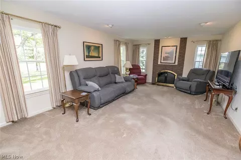 935 Gulf Rd, Elyria, OH 44035 photo 7
