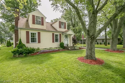 935 Gulf Rd, Elyria, OH 44035 photo 2
