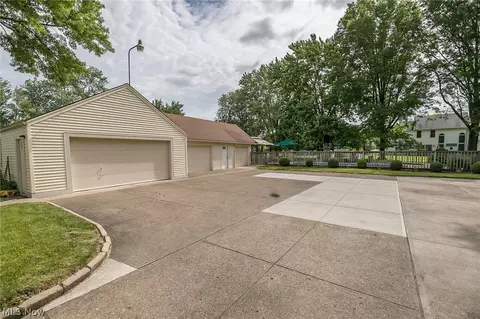 935 Gulf Rd, Elyria, OH 44035 photo 4
