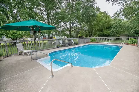 935 Gulf Rd, Elyria, OH 44035 photo 5