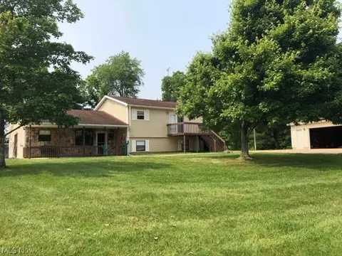 214 Everson Rd, Belpre, OH 45714 photo 2