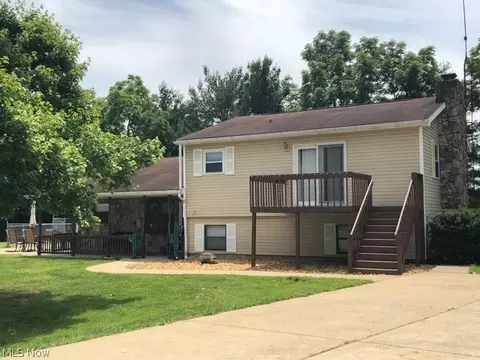 214 Everson Rd, Belpre, OH 45714 photo 1