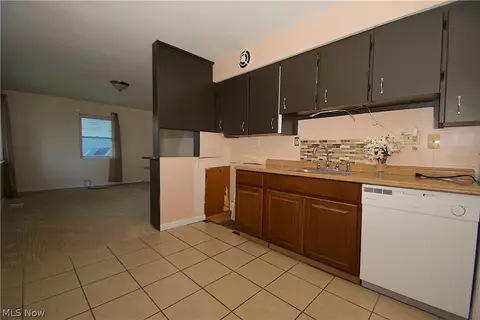 2023 E 45th St, Ashtabula, OH 44004 photo 11