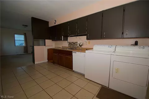 2023 E 45th St, Ashtabula, OH 44004 photo 9