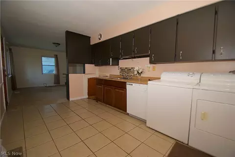 2023 E 45th St, Ashtabula, OH 44004 photo 10