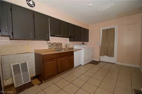 2023 E 45th St, Ashtabula, OH 44004 photo 6