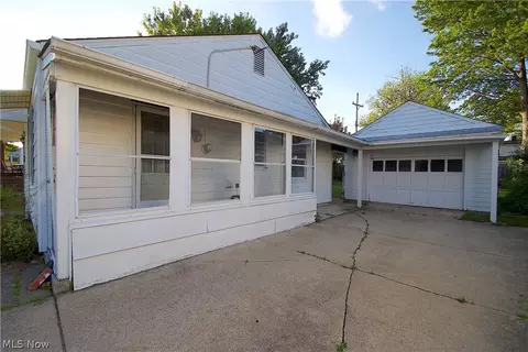2023 E 45th St, Ashtabula, OH 44004 photo 5