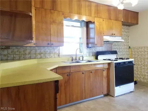 5218 Kain Ave, Ashtabula, OH 44004 photo 2