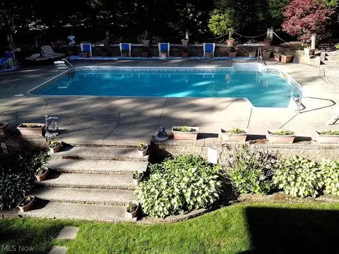 8212 Valley Ln, Parma, OH 44130 photo 13