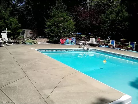 8212 Valley Ln, Parma, OH 44130 photo 14