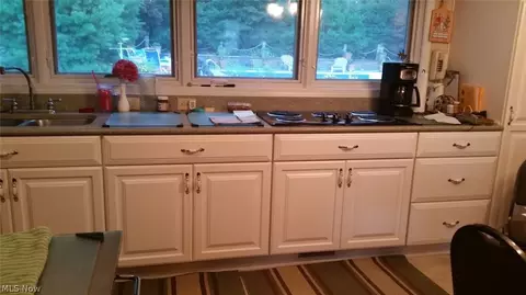 8212 Valley Ln, Parma, OH 44130 photo 7