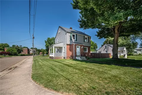 2003 Spring Ave NE, Canton, OH 44714 photo 2