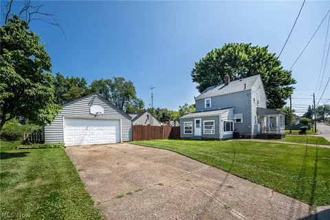 2003 Spring Ave NE, Canton, OH 44714 photo 3