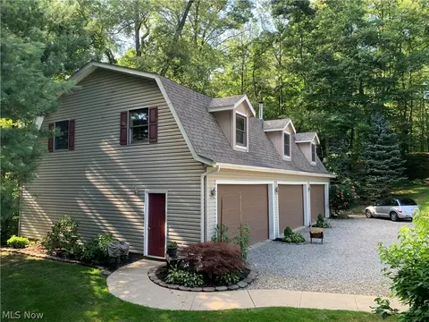 345 E Ohio Ave, Dover, OH 44622 photo 4