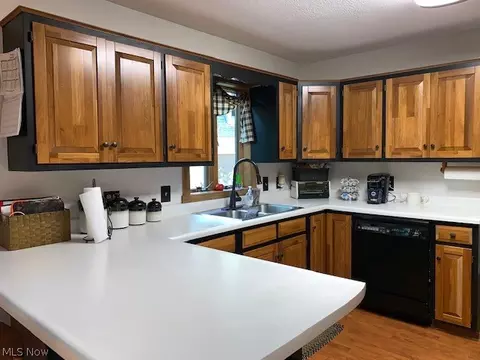 345 E Ohio Ave, Dover, OH 44622 photo 9
