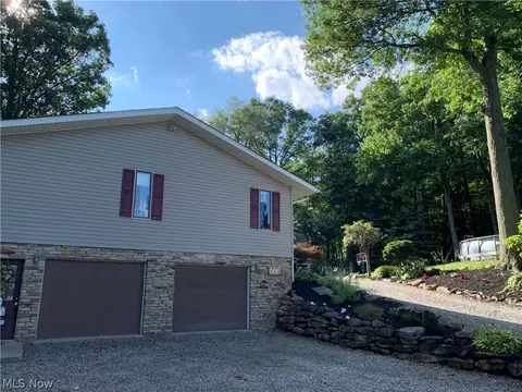 345 E Ohio Ave, Dover, OH 44622 photo 2