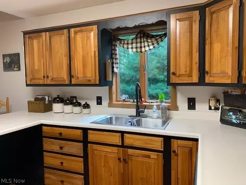 345 E Ohio Ave, Dover, OH 44622 photo 10