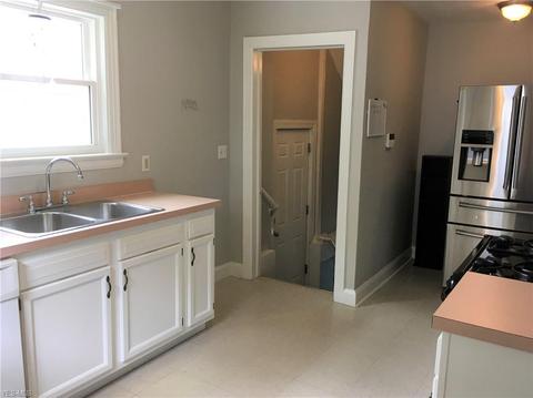 130 Taft Ave, Elyria, OH 44035 photo 8