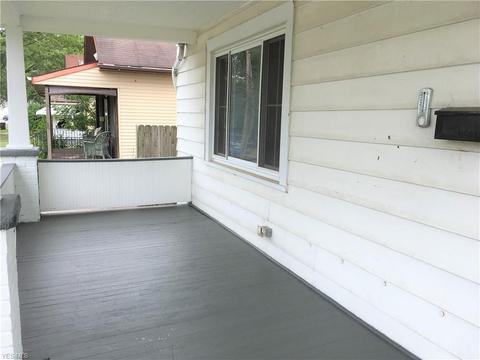 130 Taft Ave, Elyria, OH 44035 photo 2