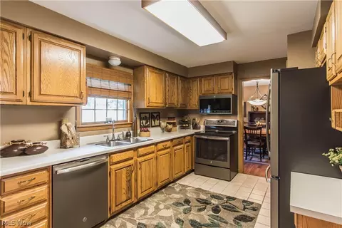 107 Poolside Ln, Dover, OH 44622 photo 6