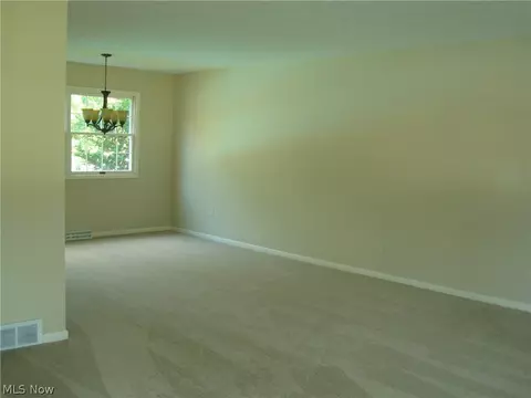 1538 Cherry Ln, Ashtabula, OH 44004 photo 10
