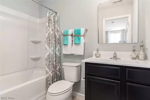 202 Fairfield Dr, Elyria, OH 44035 photo 11