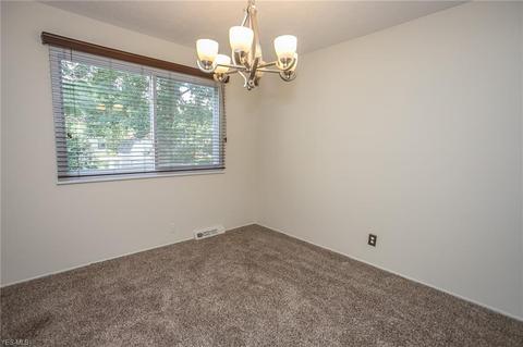 6589 Forest Glen Ave, Solon, OH 44139 photo 5