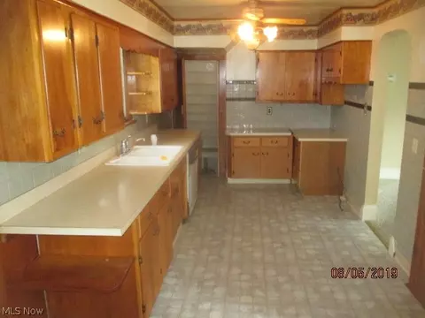 337 8th St, Elyria, OH 44035 photo 5