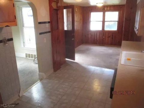 337 8th St, Elyria, OH 44035 photo 4